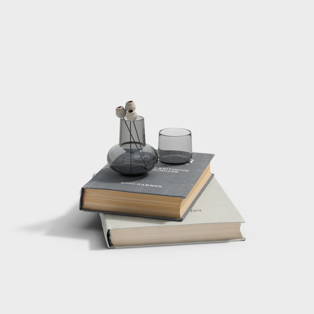 Небольшая ваза с книгами